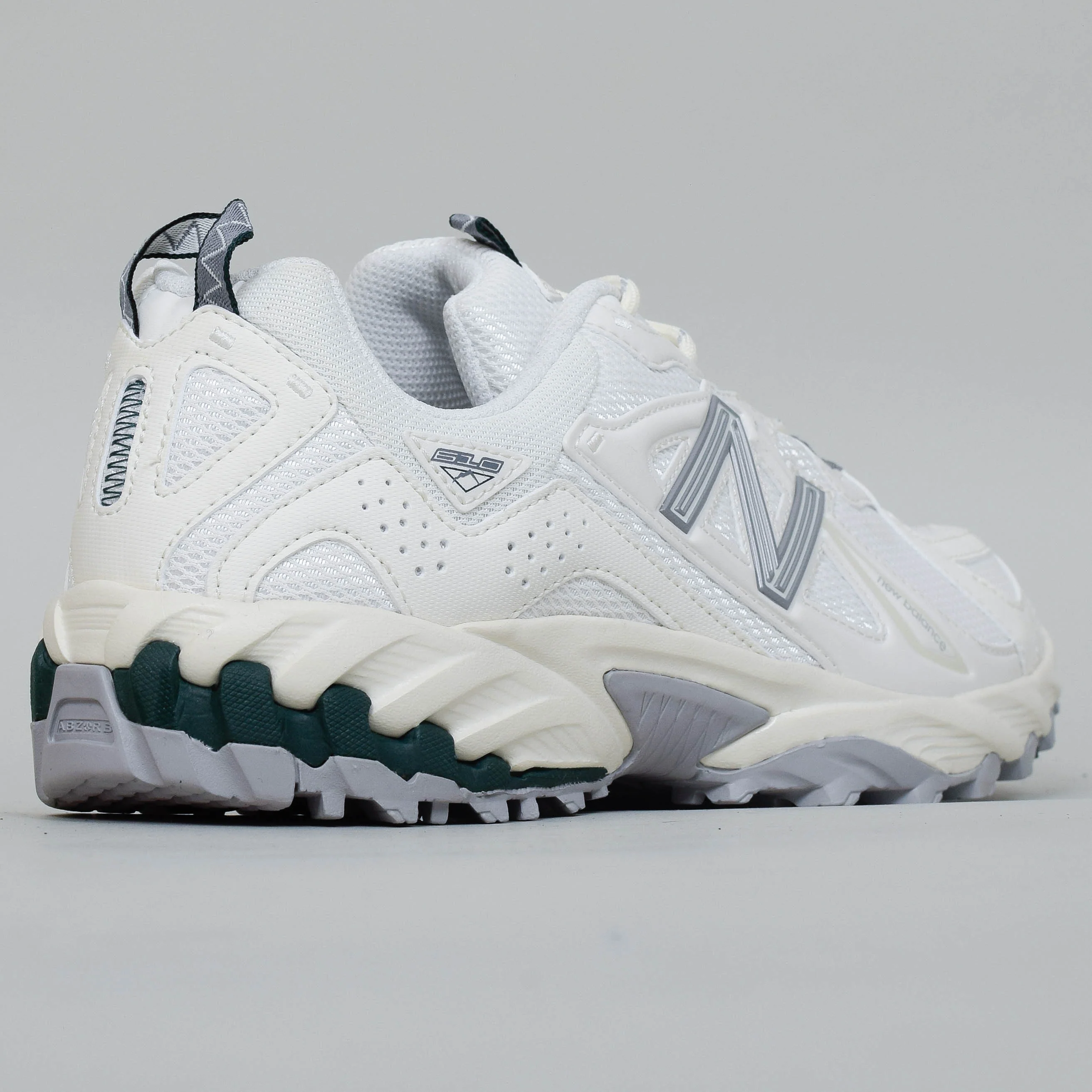 New Balance 610 - Sea Salt / Nightwatch Green (ML610TAG) - Image 3