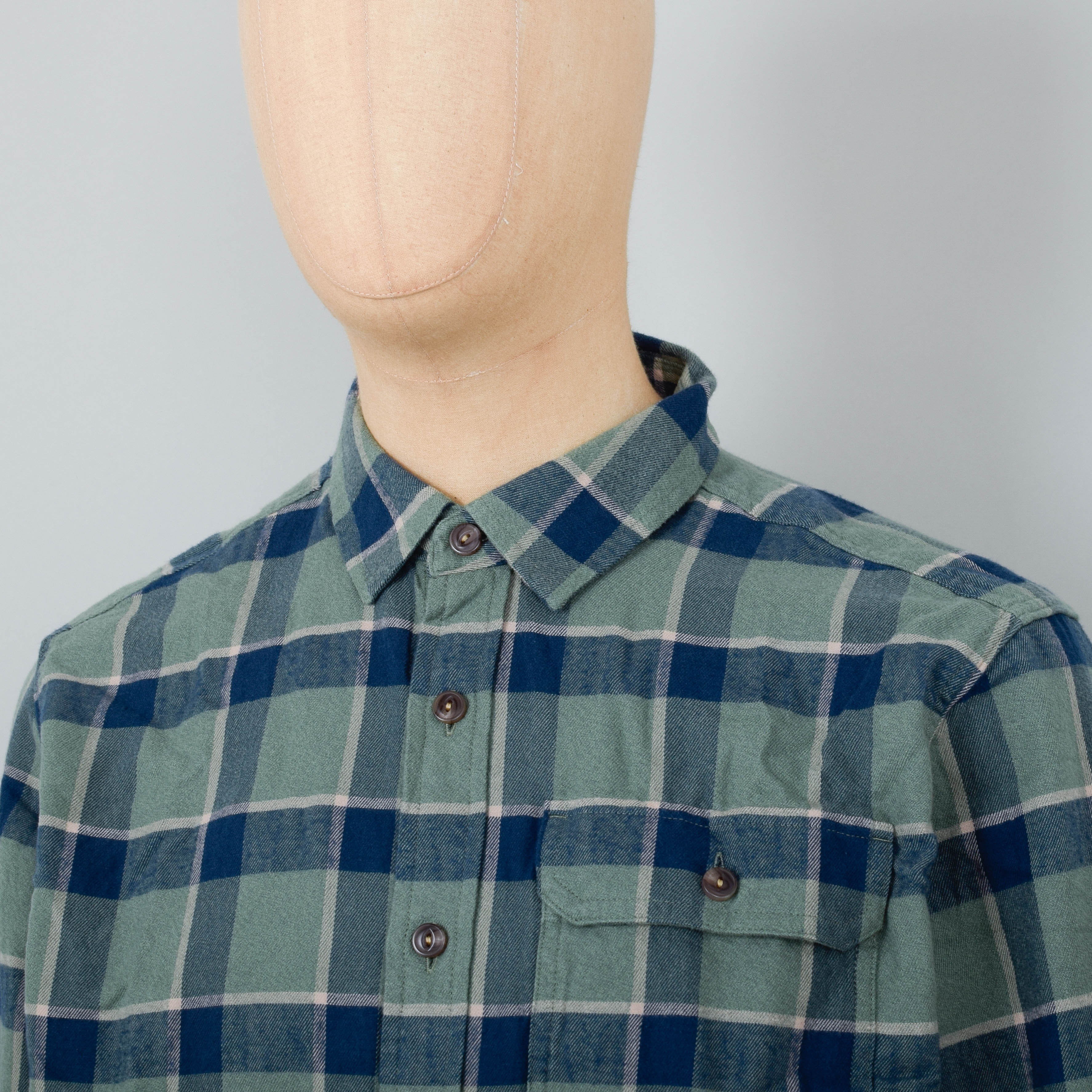 Patagonia Fjord Flannel Shirt Light Weight - Hemlock Green - Image 2