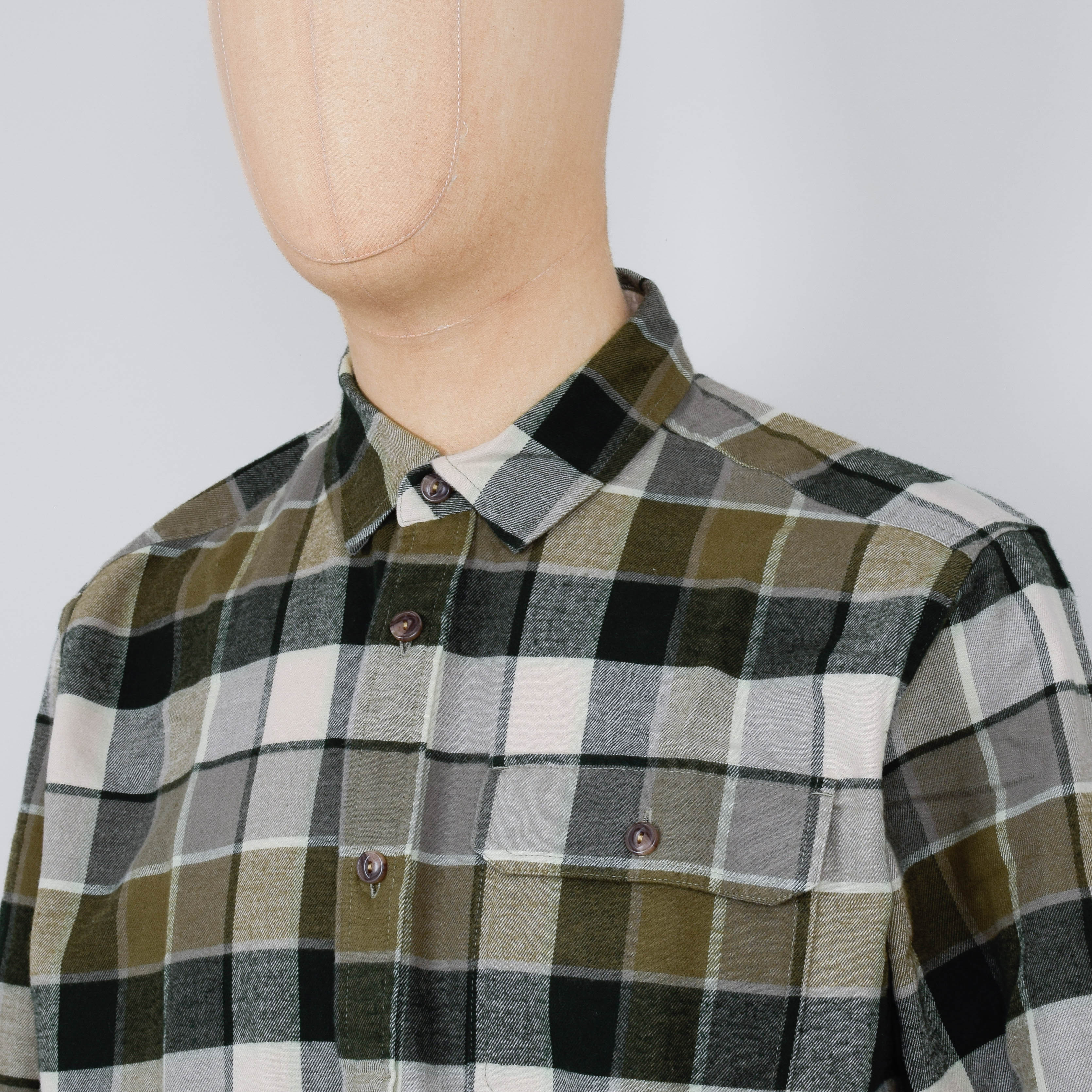 Patagonia M's L/S LW Fjord Flannel Shirt - Rocky: Old Growth Green - Image 2