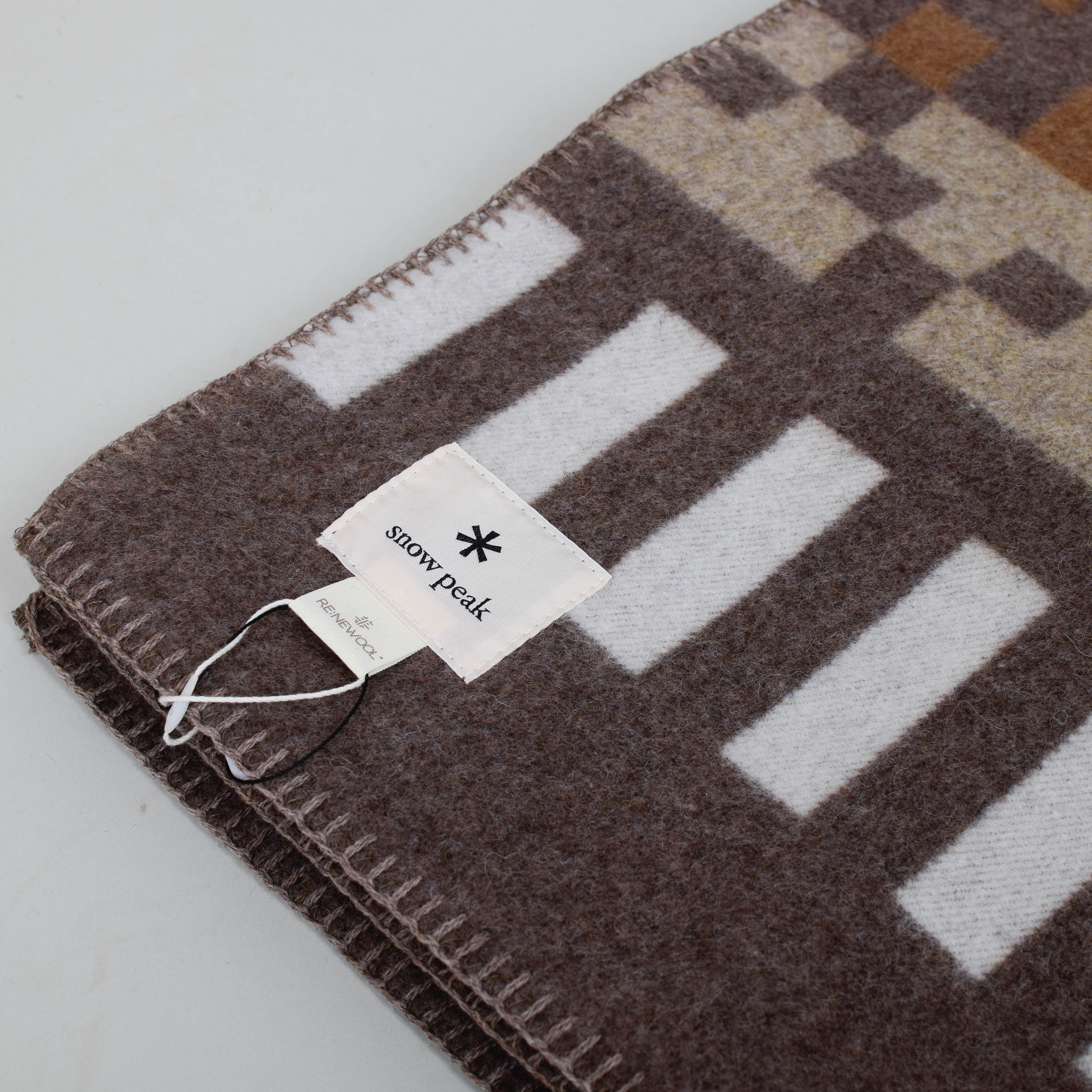 Snow Peak Recycled Wool Blanket - Brown - Image 3
