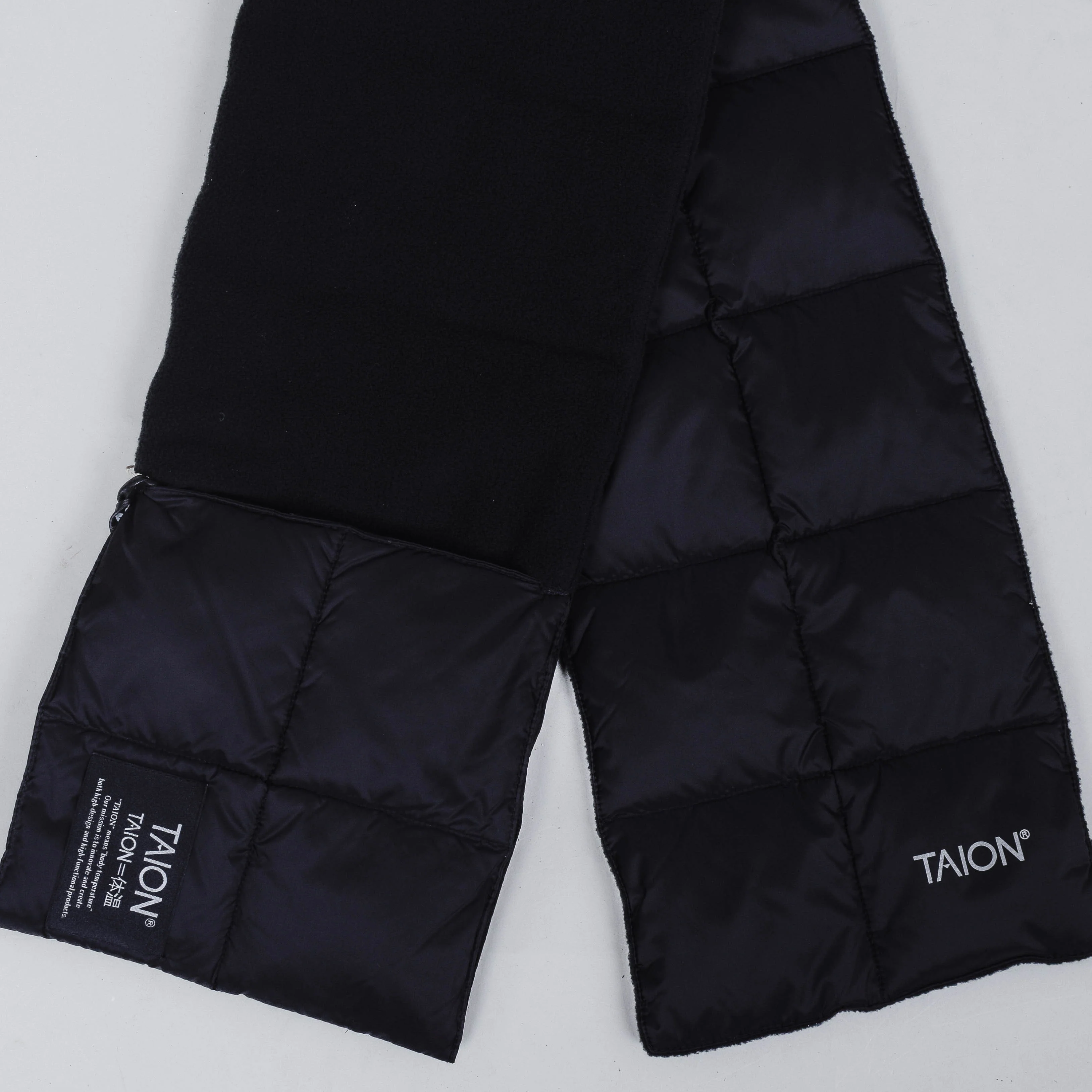 Taion Down Scarf -Black - Image 3