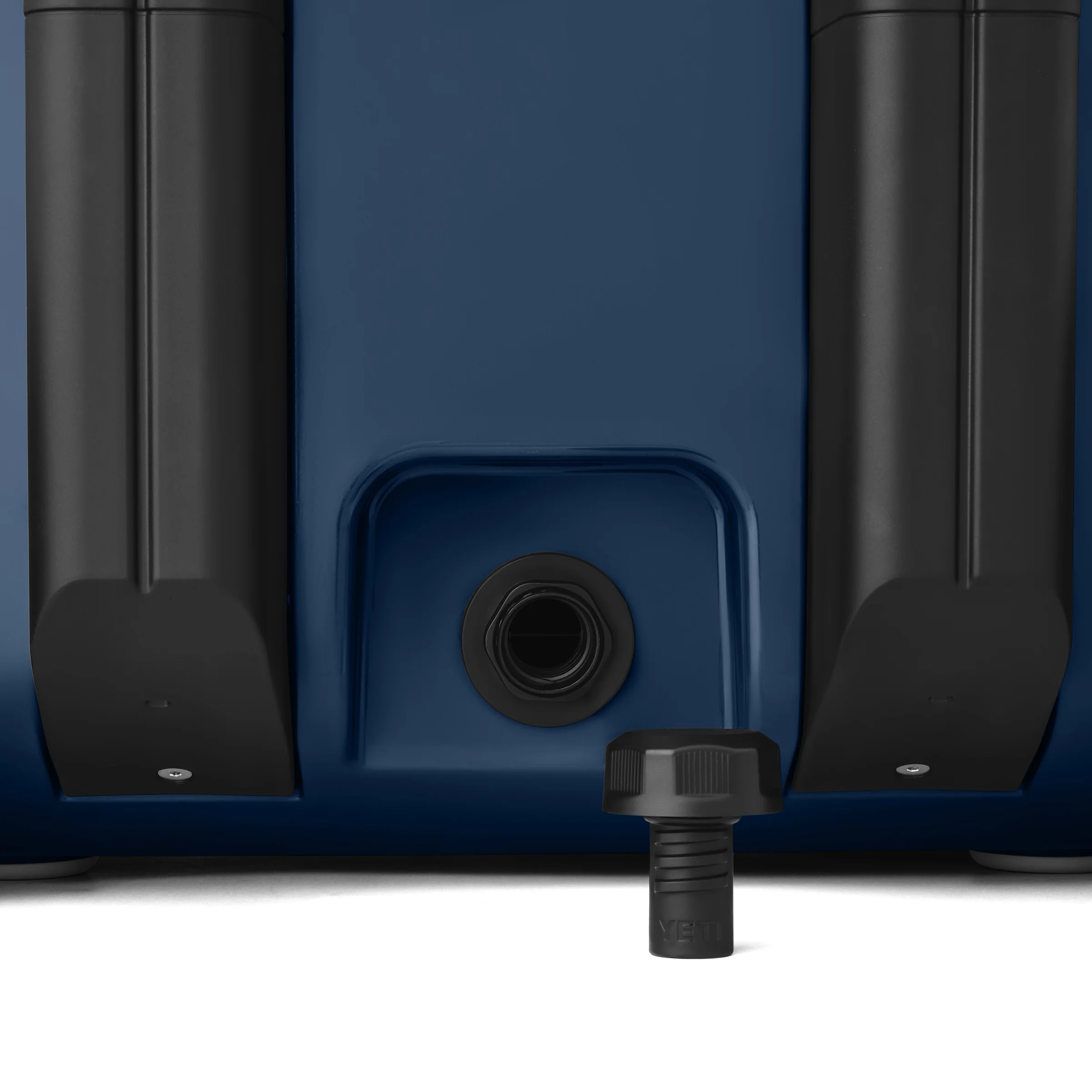 YETI Roadie 32 Wheeled Cool Box - Navy (incl. £15.00 UK Shipping) - Image 7